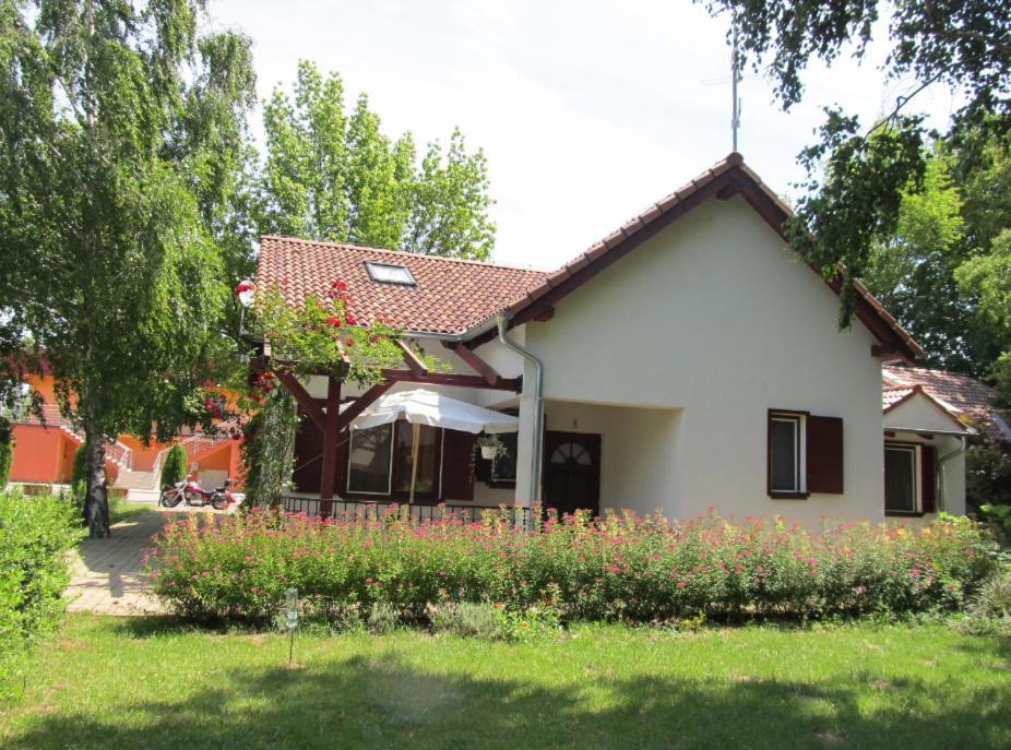 Villa Patio Екстер'єр фото